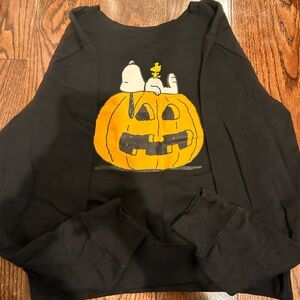 Peanuts Black Cropped Sweatshirt with Snoopy and Pumpkin Design